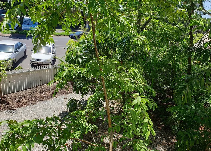 Travellers Paradise Cairns